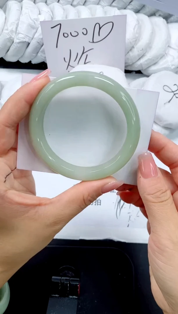 未镶嵌手镯石英质玉63-58.4