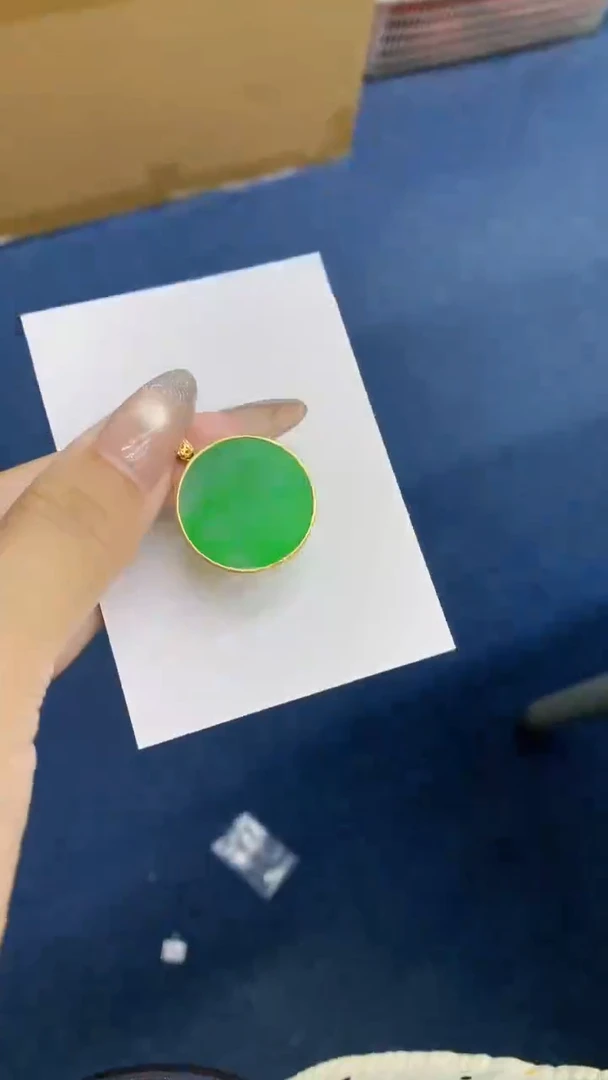颈饰18K金镶嵌翡翠1