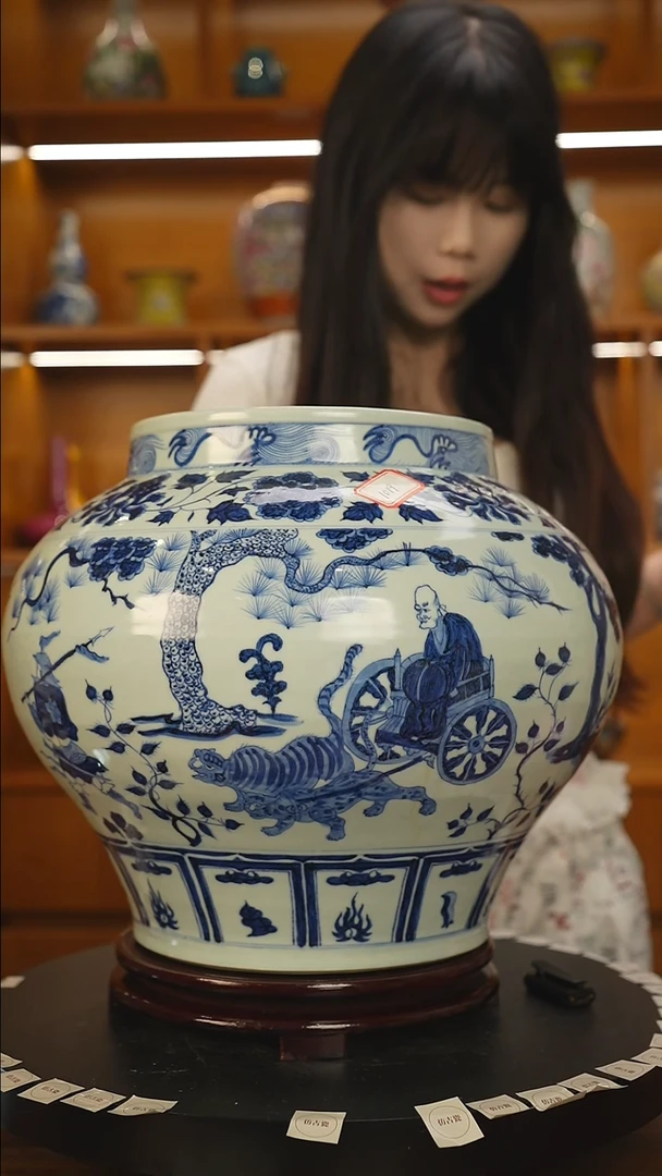 其他B****e青花人物故事罐一只