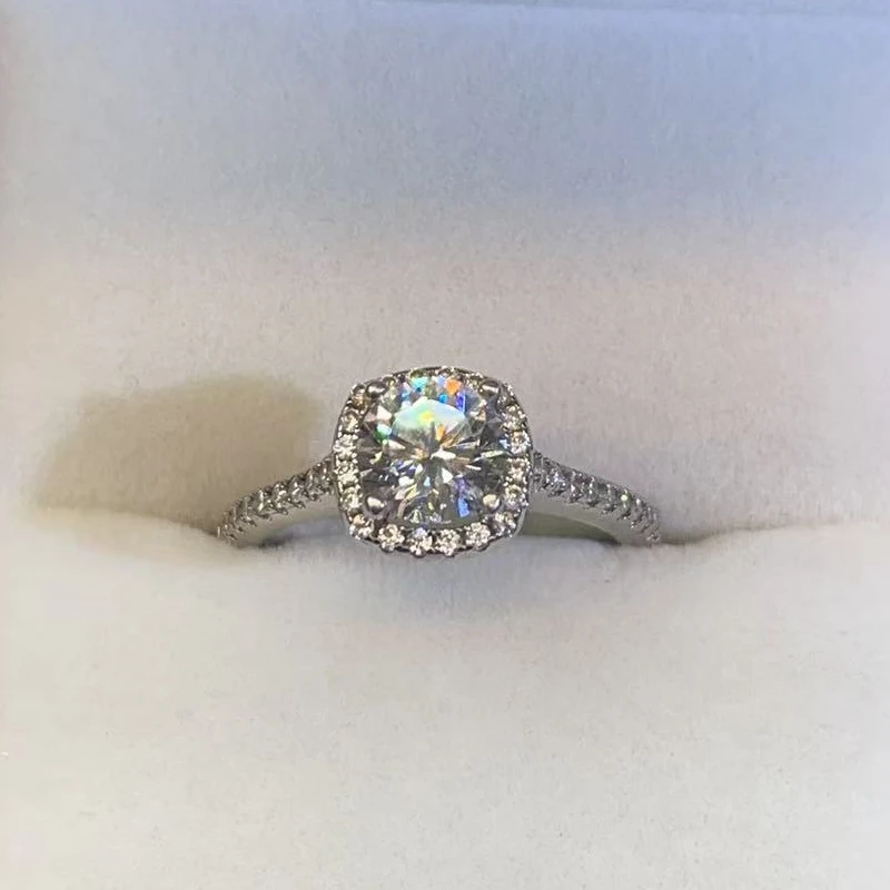 【Vivia】甄选 公主方包戒指1.0CT