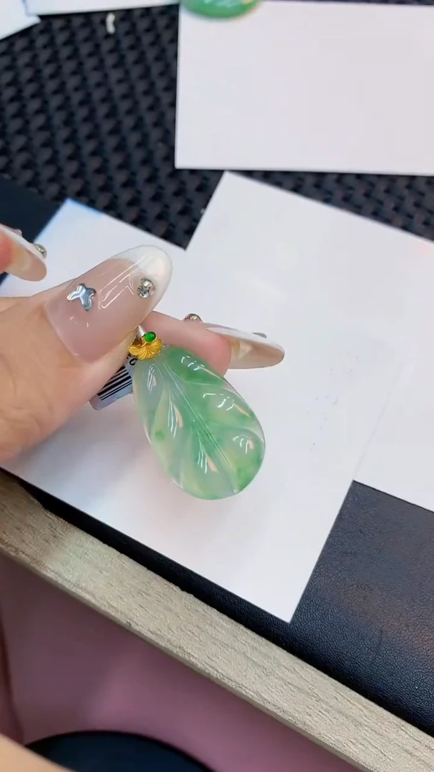 翡翠18K金镶嵌吊坠(不含链)1