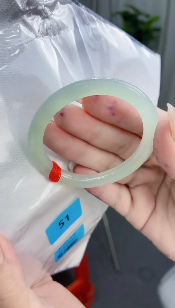 翡翠手镯未镶嵌翡翠手镯