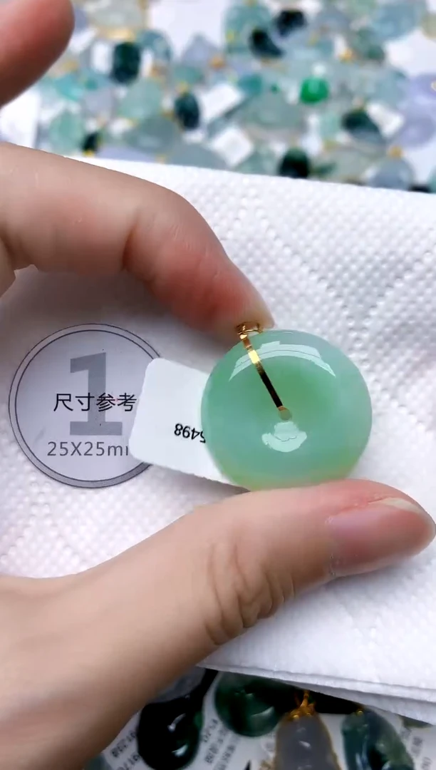 颈饰18K金镶嵌翡翠天然A货翡翠