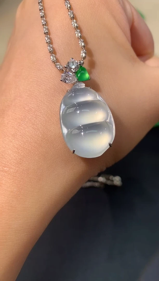 翡翠18K金镶嵌吊坠(不含链)星**洋W272 |  69999