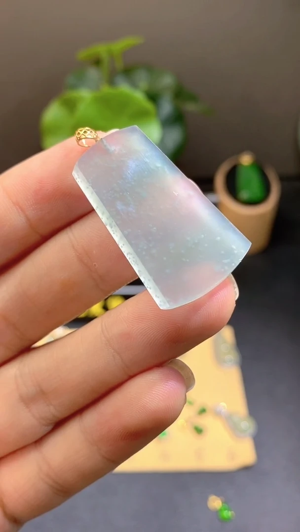颈饰18K金镶嵌翡翠翡翠A货