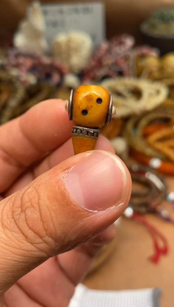 其他牛骨P308-骰子三通-有棕裂