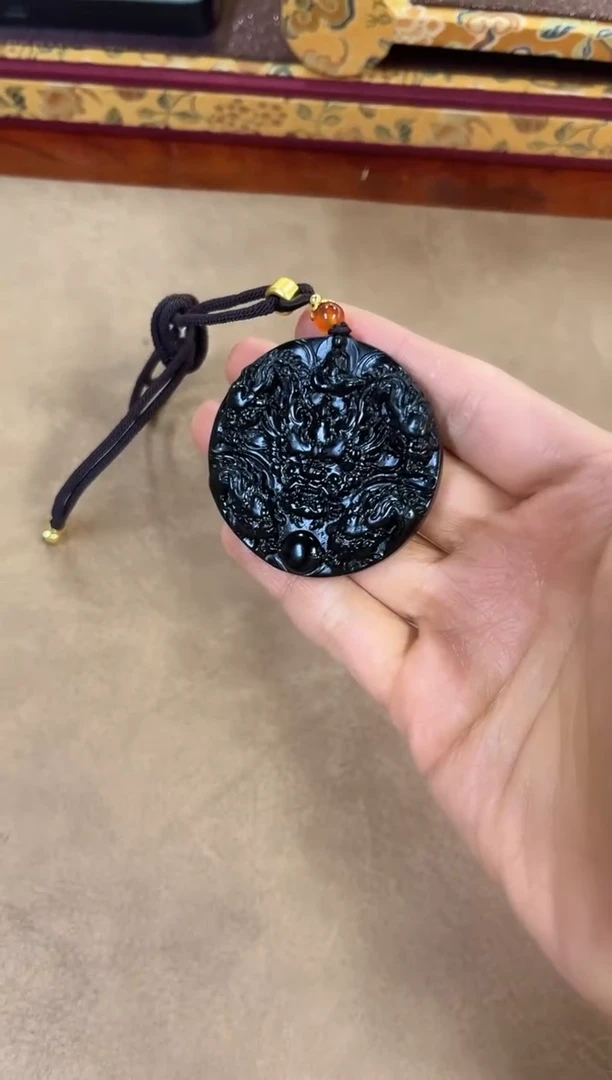 颈饰未镶嵌和田玉和田玉九龙护主M033