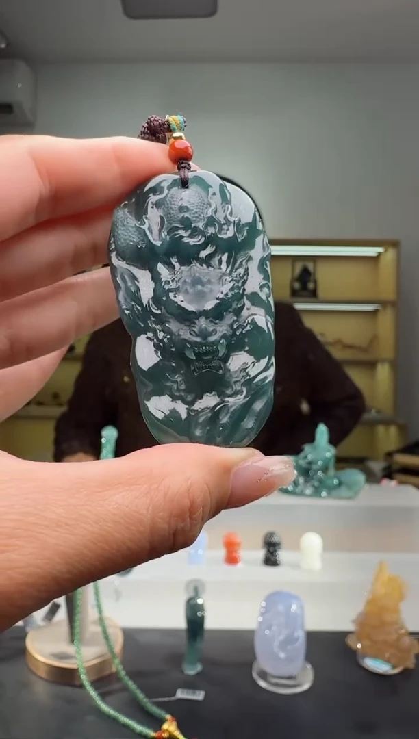 吊坠(不含链)未镶嵌翡翠龙牌