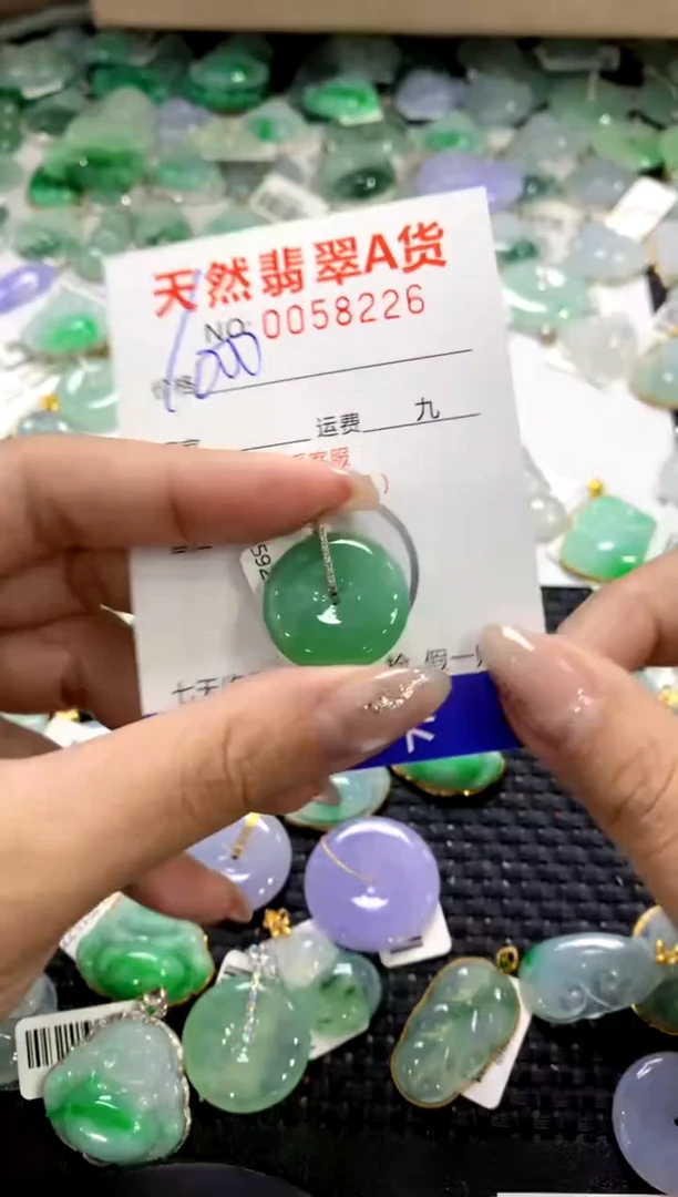 颈饰18K金镶嵌翡翠11111111111111111