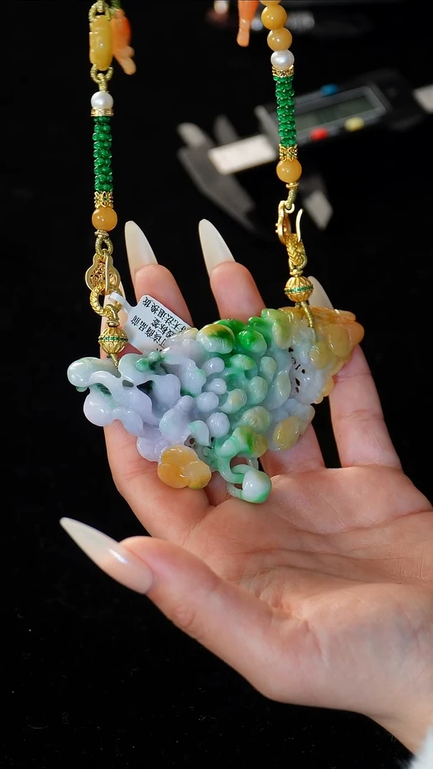 【闪购商品】翡翠颈饰未镶嵌蝶恋花