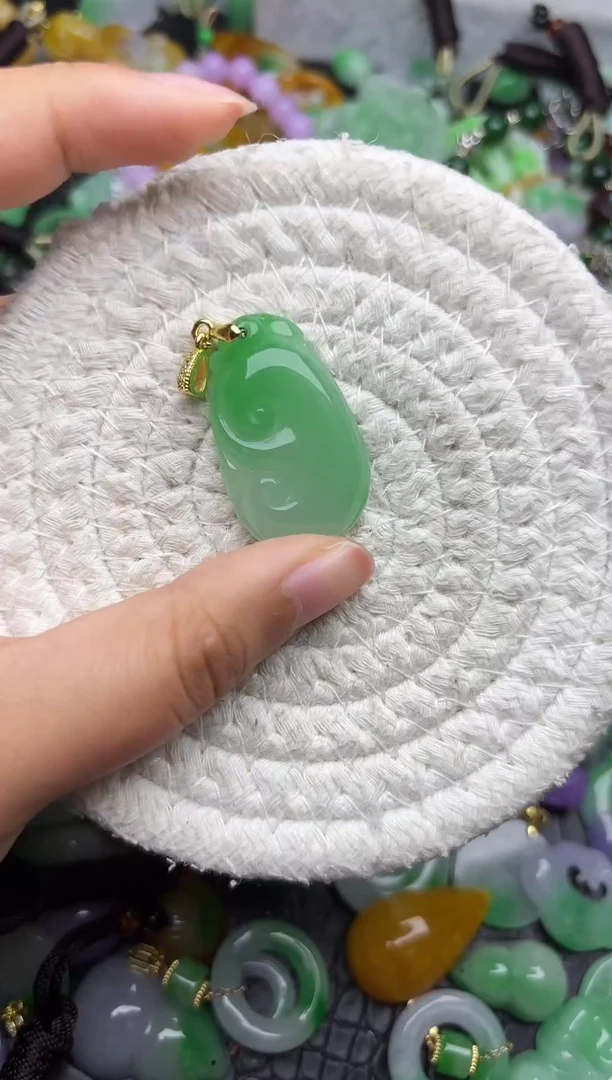 颈饰未镶嵌翡翠缅甸翡翠吊坠