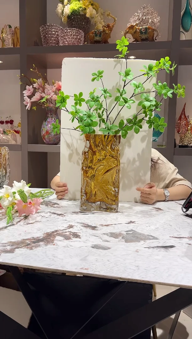 设计师款琥珀色花瓶