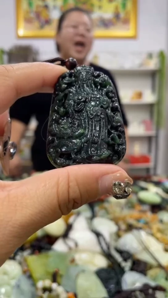未镶嵌蛇纹石玉吊坠