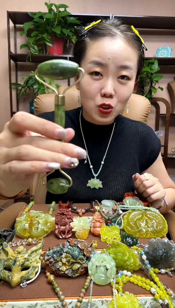 未镶嵌岫玉颈饰多样性发货发其中之一