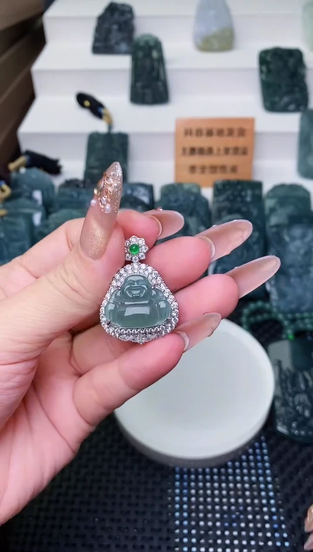 颈饰未镶嵌翡翠