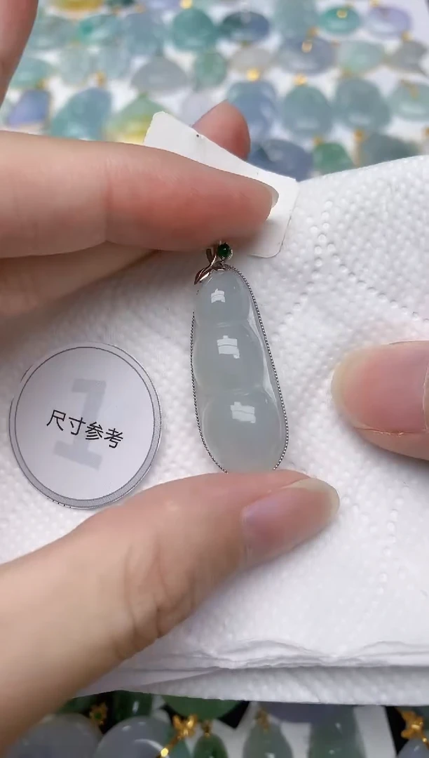翡翠18K金镶嵌颈饰天然A货翡翠