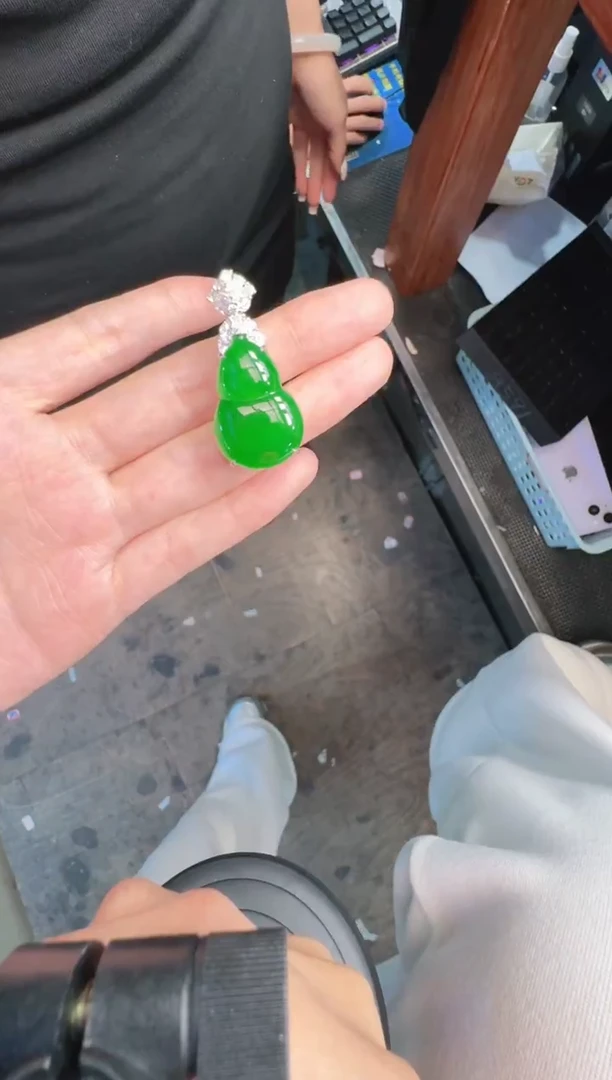 未镶嵌定制翡翠A货有轻微色差属于正常现象，葫芦1