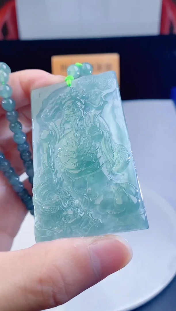 颈饰未镶嵌翡翠