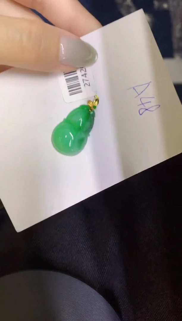 翡翠18K金镶嵌颈饰缅甸天然翡翠A货