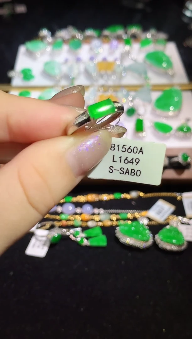 翡翠戒指18K金镶嵌L1649多样性发其一