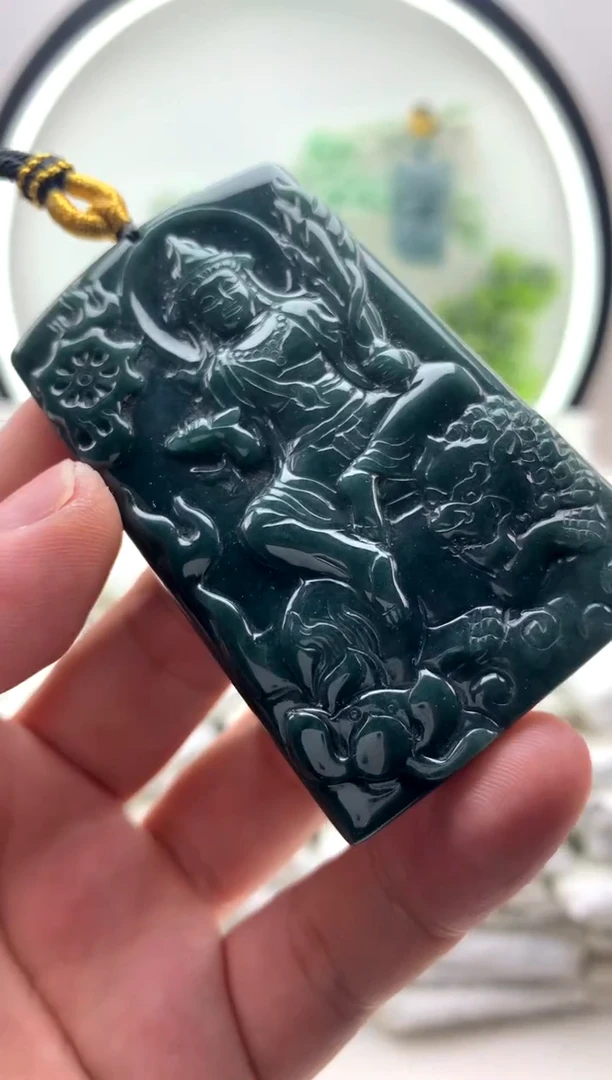 翡翠未镶嵌颈饰文殊