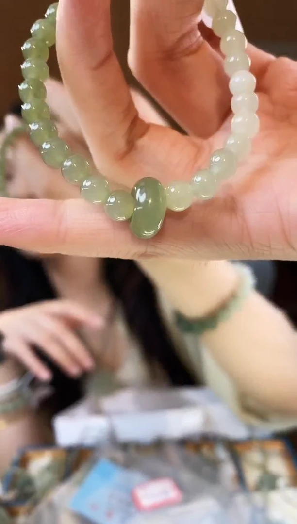 和田玉未镶嵌颈饰6MM渐变跑环