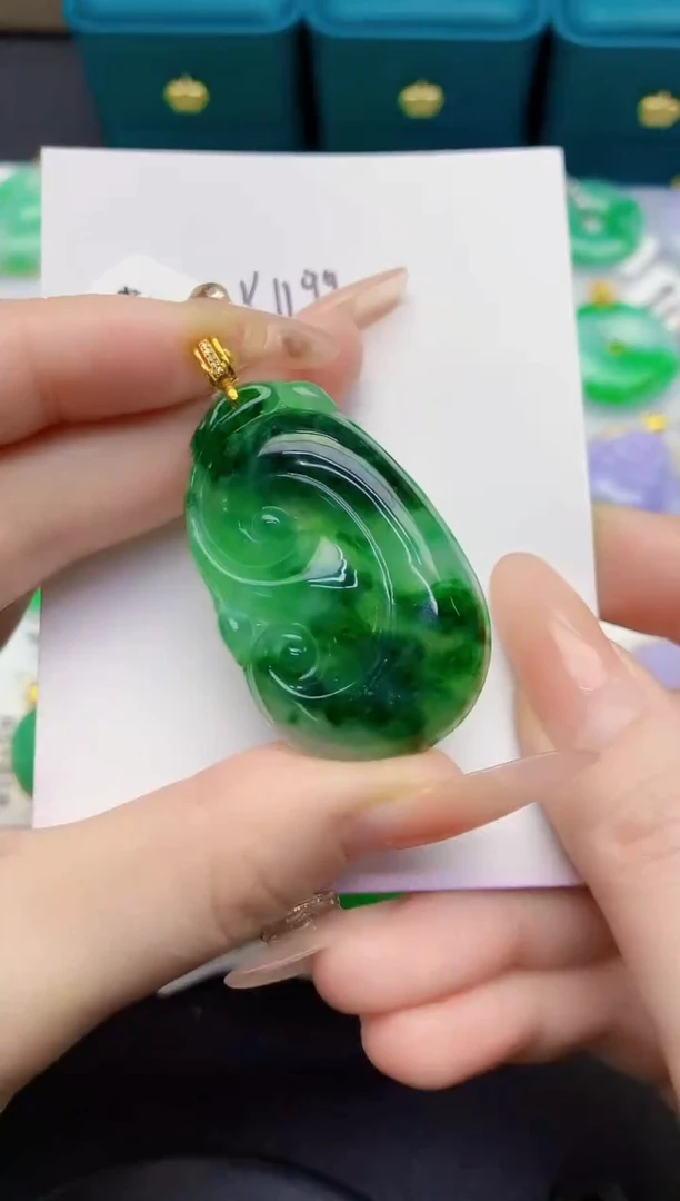 颈饰18K金镶嵌翡翠缅甸天然翡翠A货