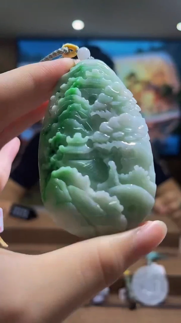 翡翠未镶嵌颈饰MFC081923