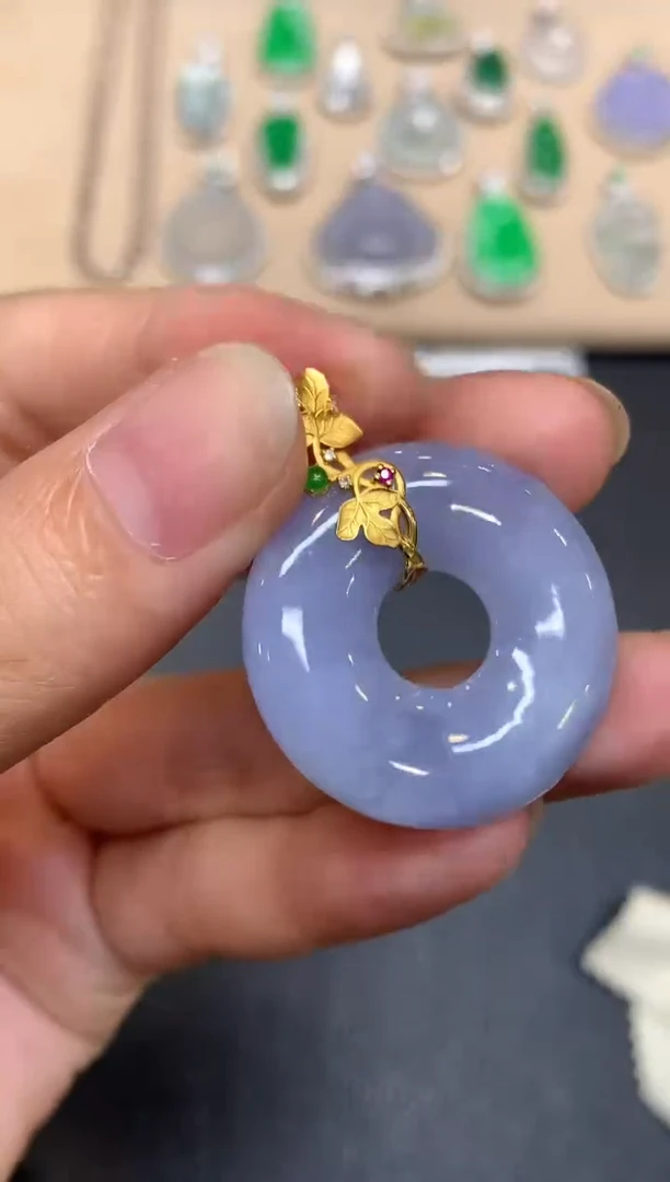 颈饰18K金镶嵌翡翠甜甜圈【无服务费