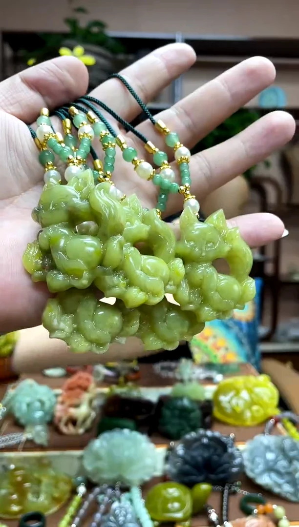 未镶嵌岫玉吊坠多样性发货发其中之一