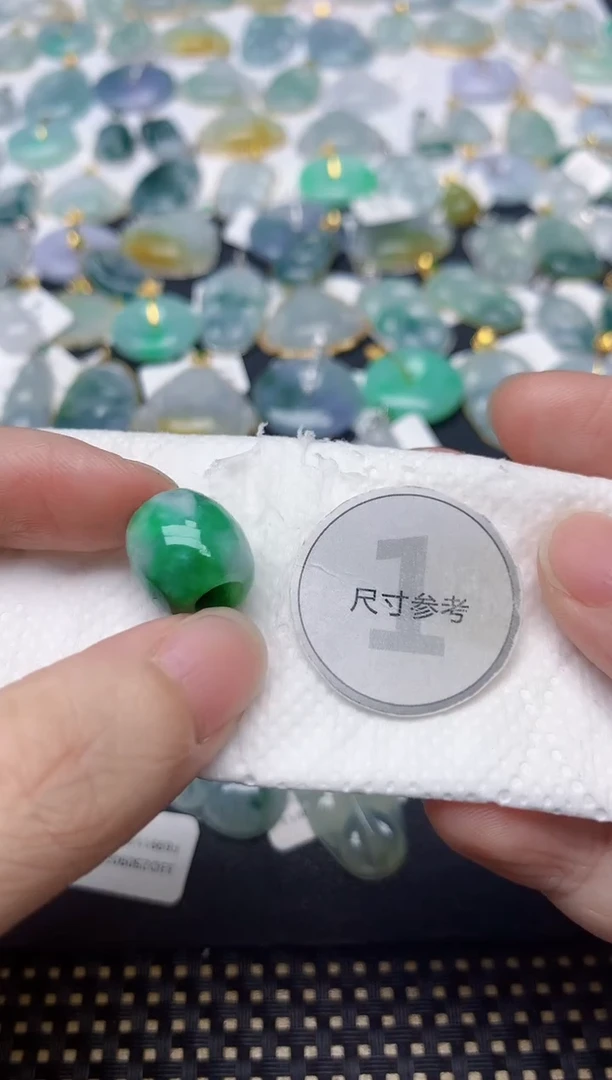 颈饰未镶嵌翡翠天然缅甸A货翡翠