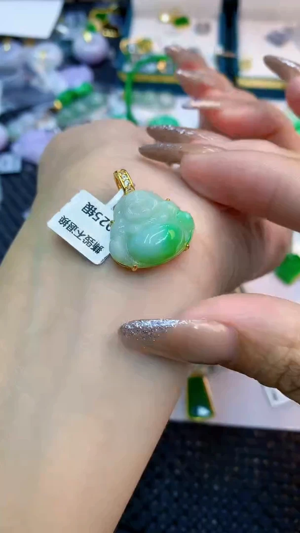 颈饰未镶嵌翡翠1