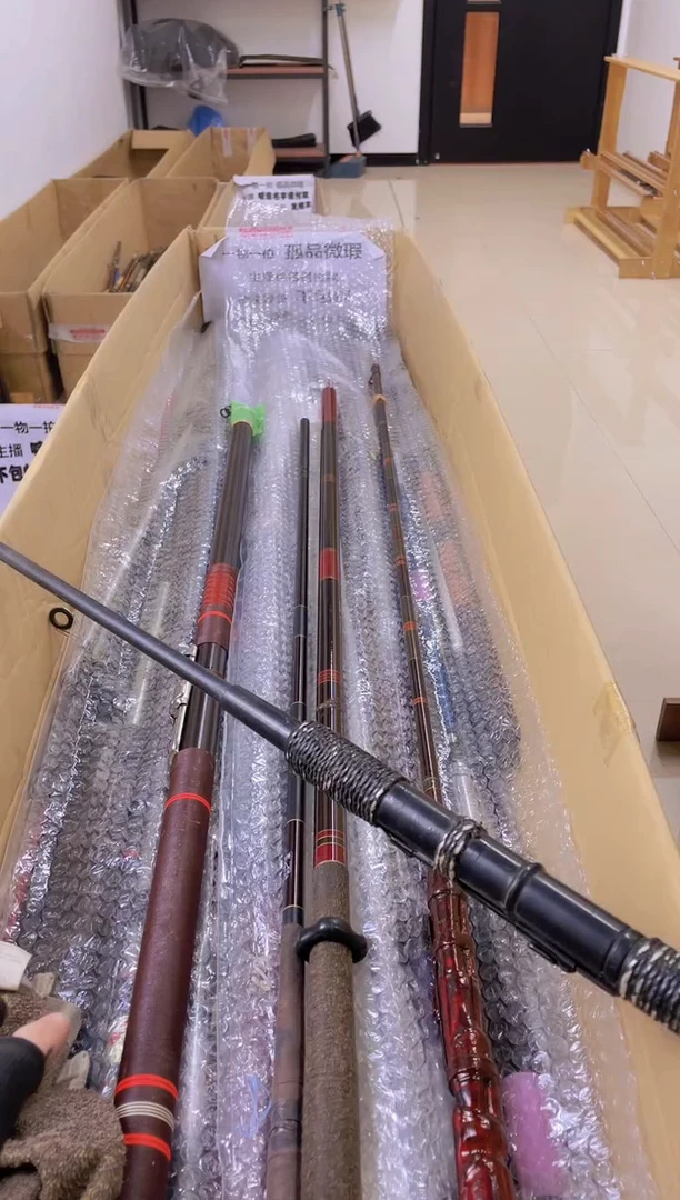 一****z孤品微瑕疵，以直播间讲解为准，+10元，发顺丰，慎拍。