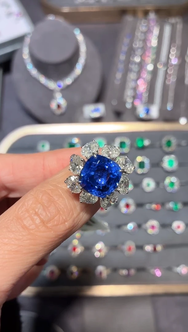 戒指蓝宝石18K金镶嵌【闪购】12.9ct/同步展会价/无烧皇家蓝