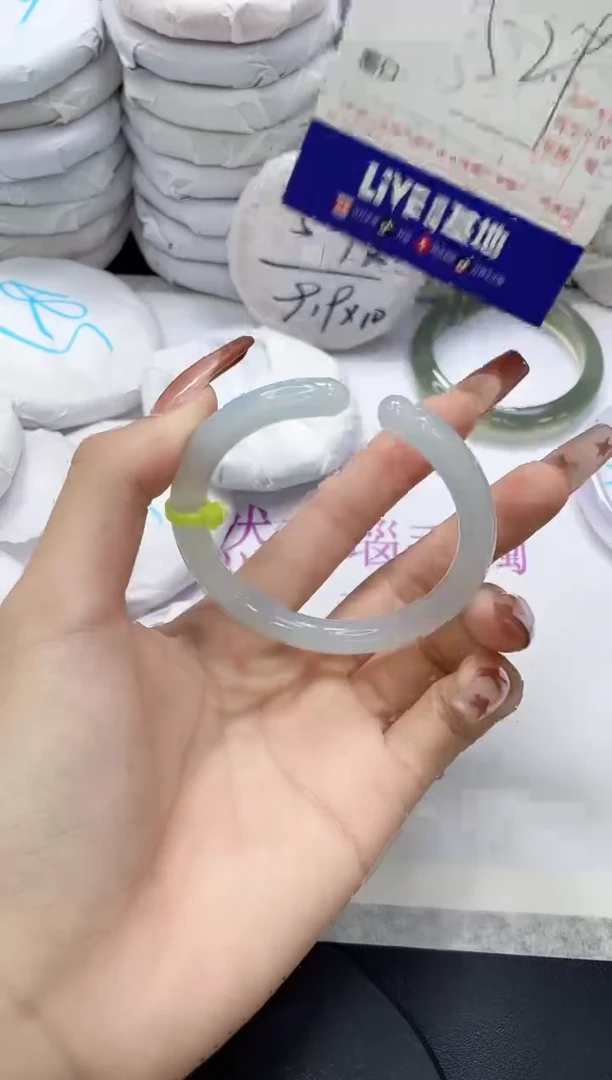 未镶嵌手镯玛瑙/玉髓128