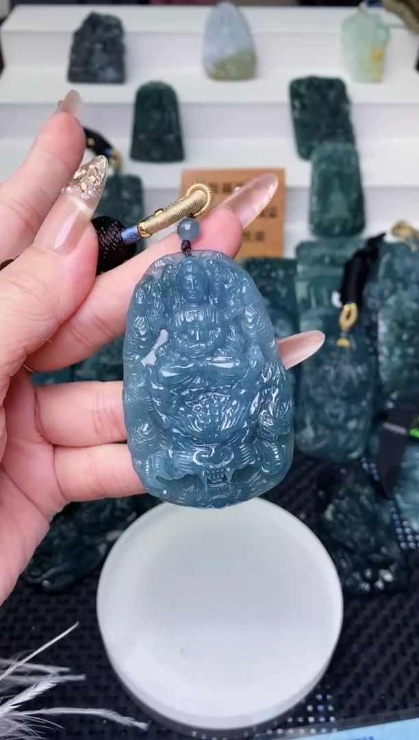 颈饰未镶嵌翡翠