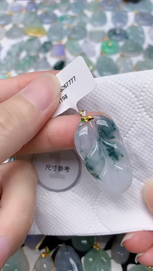 翡翠18K金镶嵌颈饰天然A货翡翠