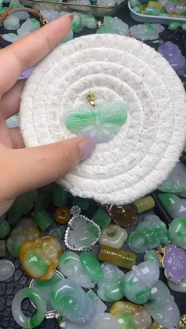 颈饰未镶嵌翡翠缅甸翡翠吊坠