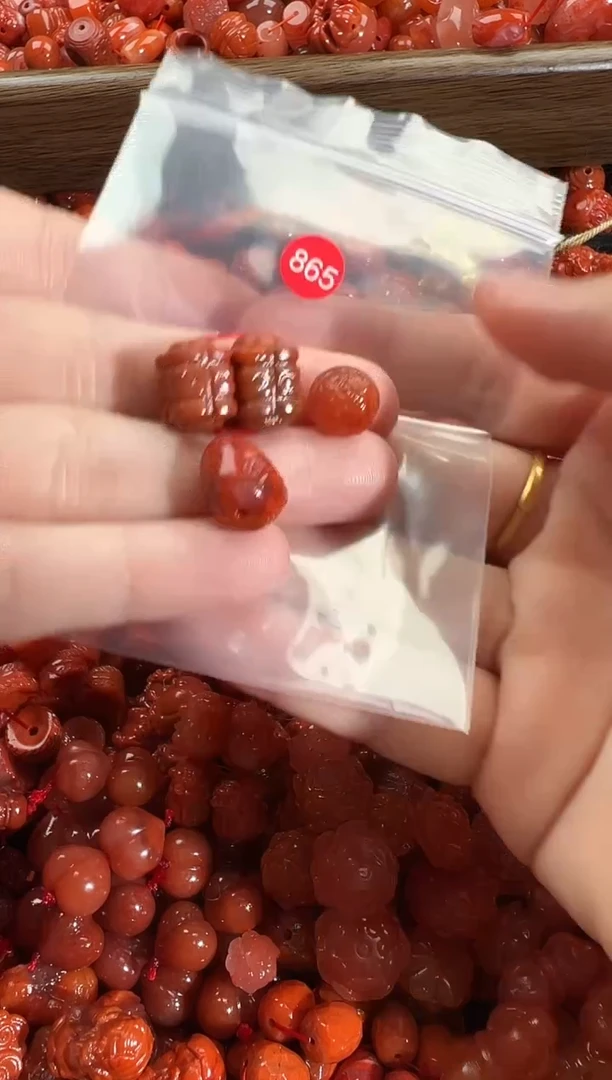 颈饰未镶嵌南红玛瑙1