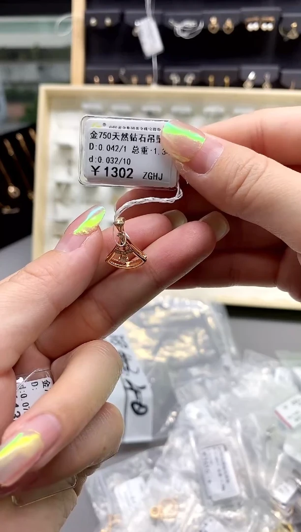 【闪购商品】钻石颈饰18K金镶嵌标签损坏不退不换