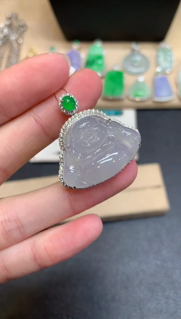 【闪购商品】翡翠颈饰18K金镶嵌佛公【无服务费】