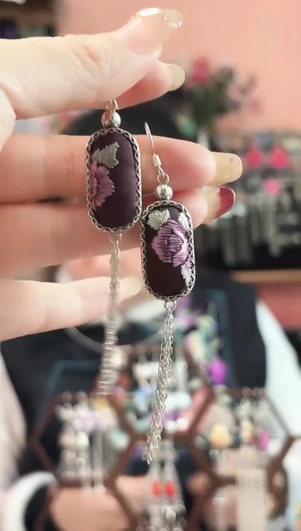 织绣彩云南阁老绣饰品  184