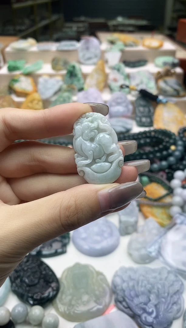颈饰未镶嵌翡翠1