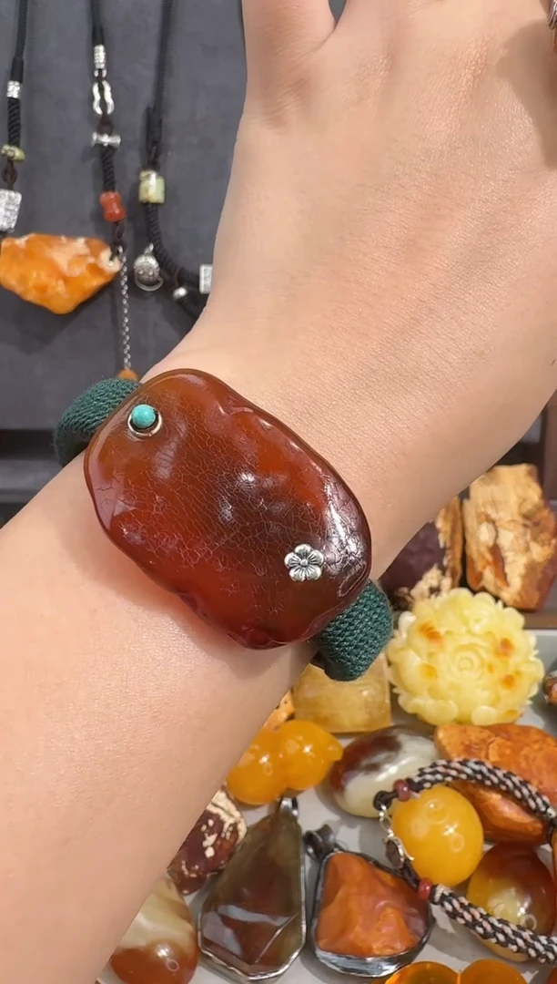 未镶嵌琥珀裸石琥珀