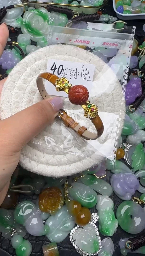 颈饰未镶嵌翡翠缅甸翡翠吊坠