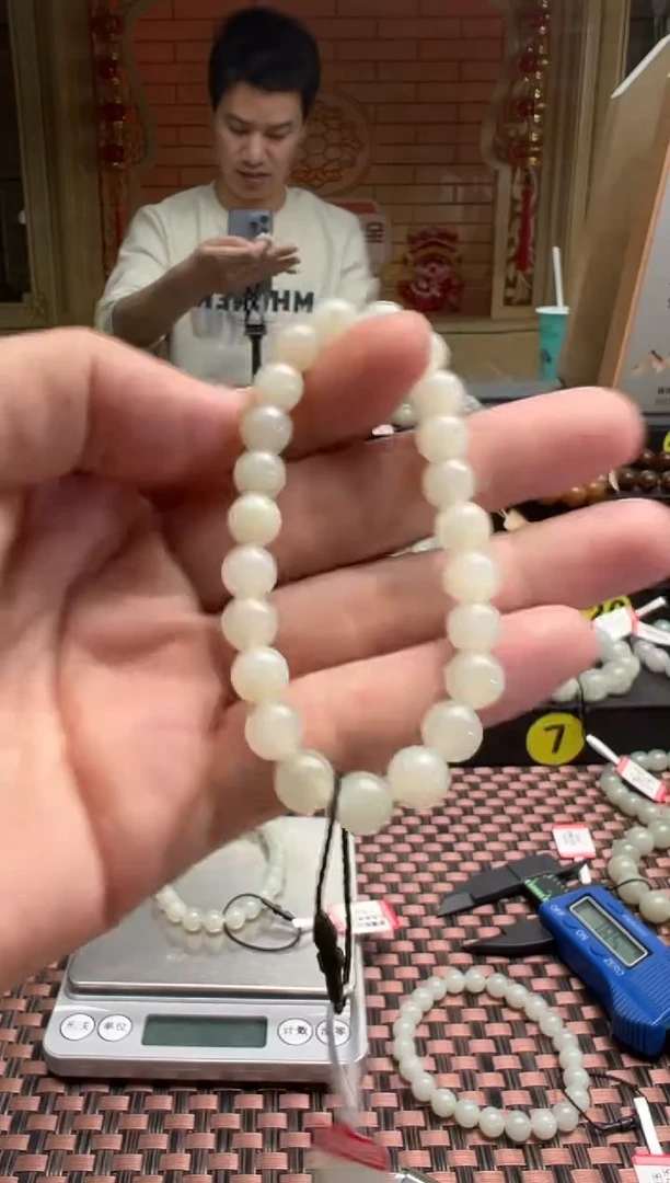 【闪购商品】和田玉手链未镶嵌且末料青白玉卡8手串