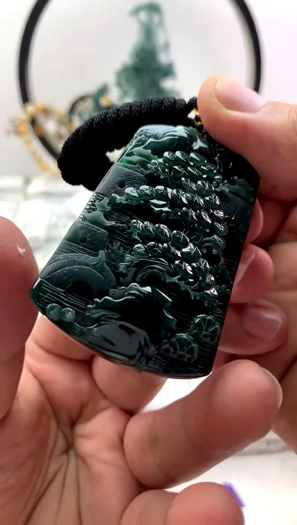 翡翠未镶嵌颈饰山水牌