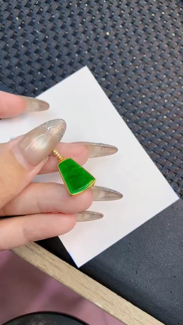 颈饰未镶嵌翡翠1