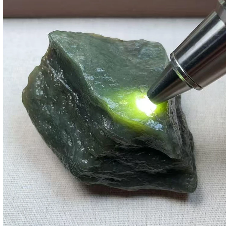 新疆和田玉策勒戈壁玉完美无修型