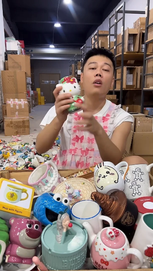 瓷片绿色kt猫邮递员存钱罐